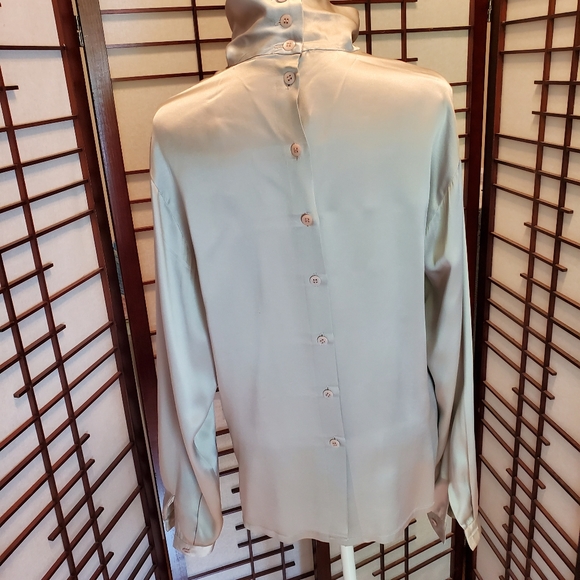 Dana Buchman silk blouse, size 10 - Picture 4 of 4